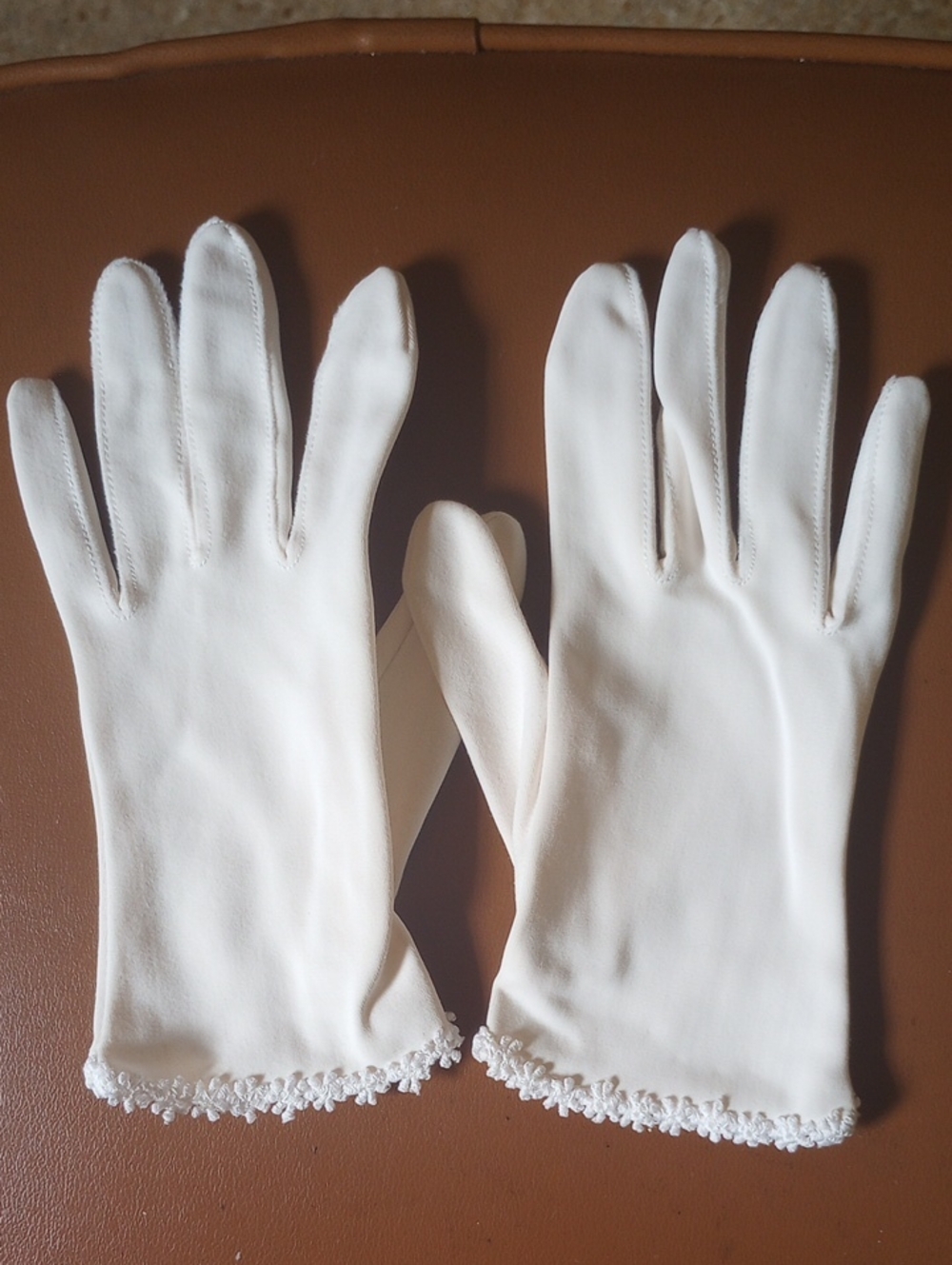 Classic Traditional Vtg Retro Neutral Creamy White Formal Gloves w/ Floral Trim
